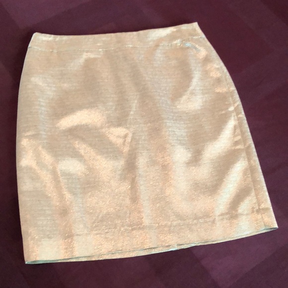NWOT Elegant Gold Metallic Lined Pencil Skirt - Picture 1 of 5